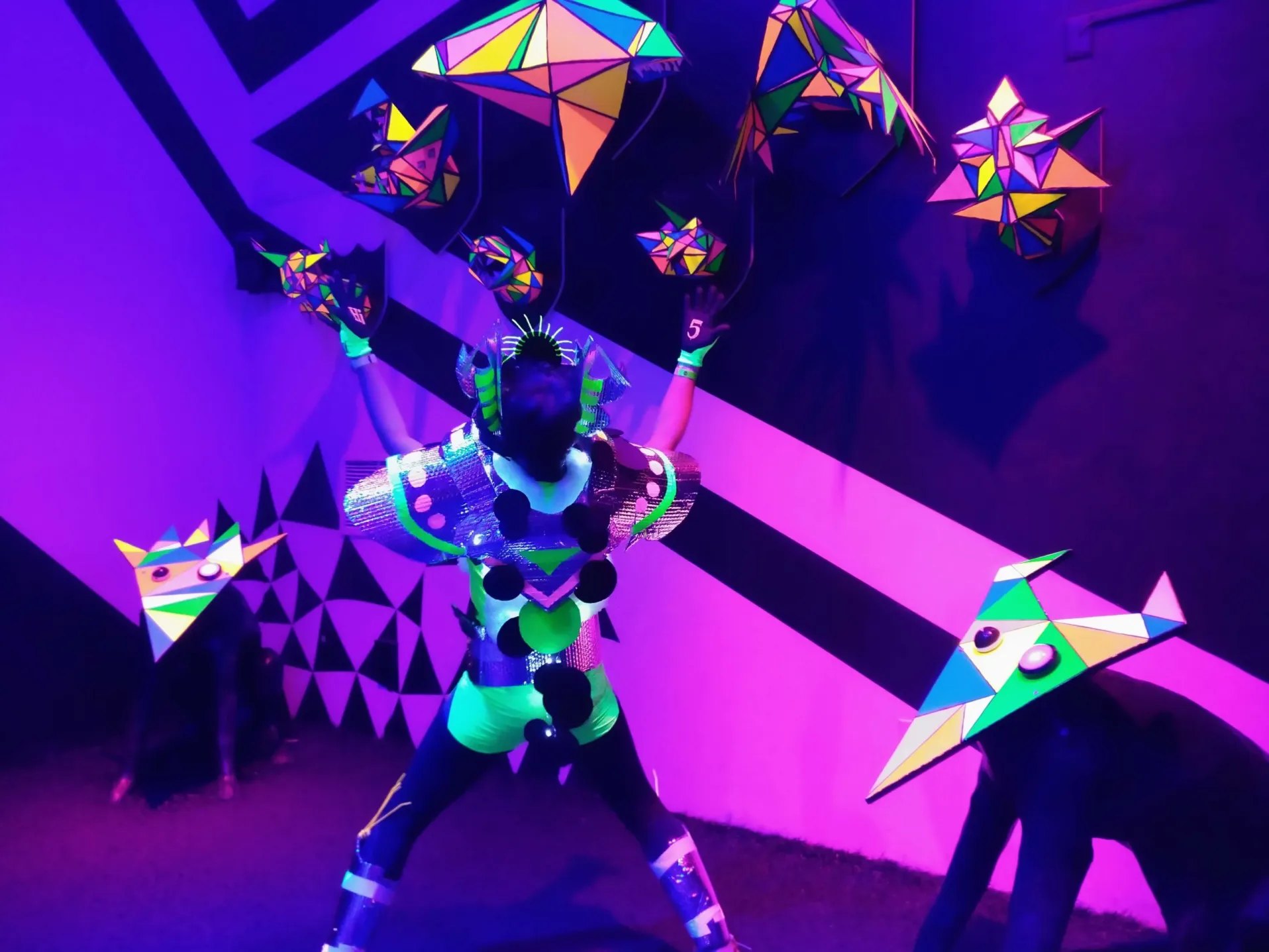 BLACK LIGHT SPACE!!!